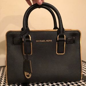 Small Michael Kors bag; amazing condition!! ❤️